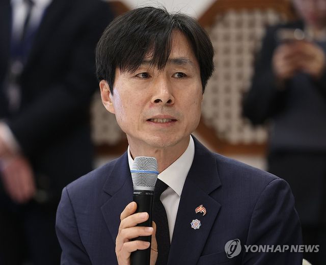 발언하는 사회민주당 한창민 대표