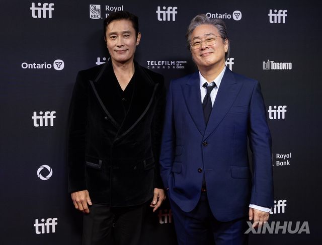 지난해 9월 토론토국제영화제 참석한 박찬욱 감독과 배우 이병헌