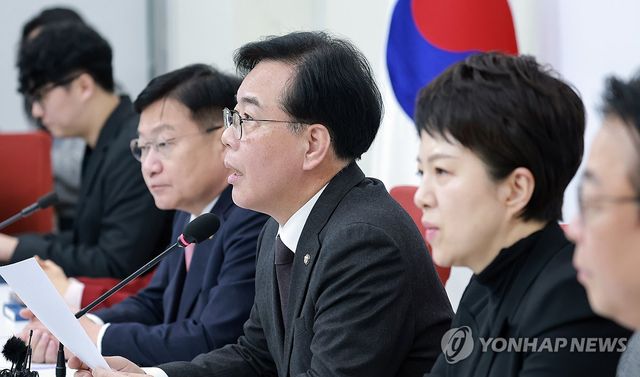 기자간담회하는 국민의힘 송언석 원내대표