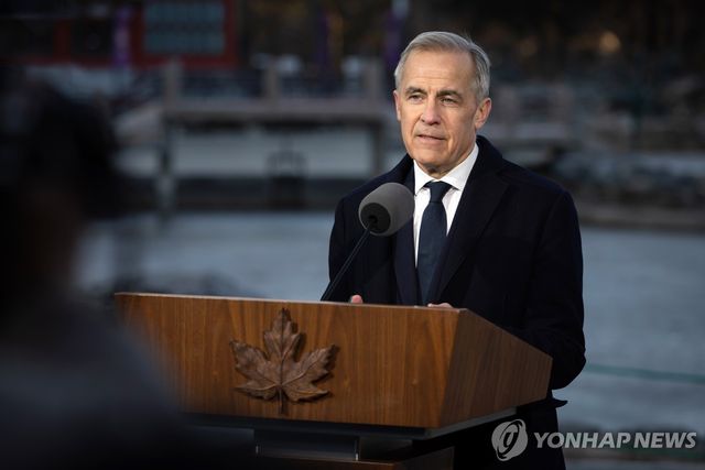 시진핑 중국 국가주석과 정상회담 후 기자회견하는 마크 카니 캐나다 총리 