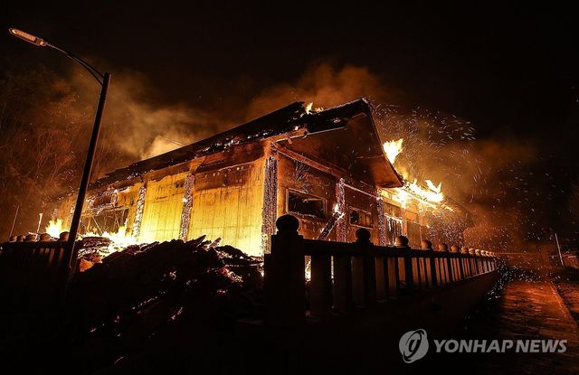 고운사 입구에 세워진 최치원 문학관 '전소'