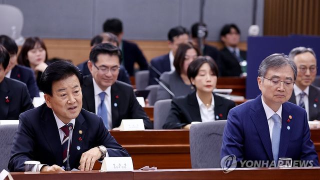 업무보고 하는 정동영 통일부 장관과 조현 외교부 장관