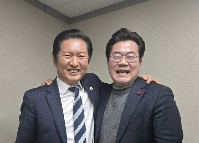 양문석 의원이 페이스북에 올린 정청래 대표와 박찬대 의원의 사진