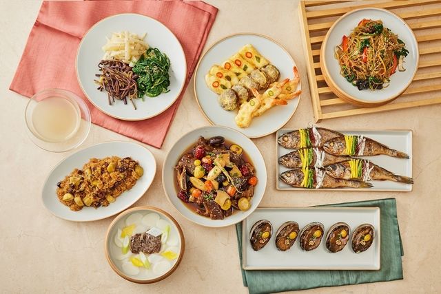 더 플라자의 '해피 홀리데이 투 고'