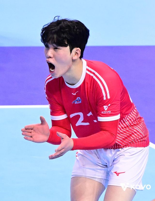 파이팅 외치는 대한항공의 리베로 강승일