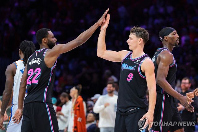 마이애미의 위긴스(왼쪽)와 라르손