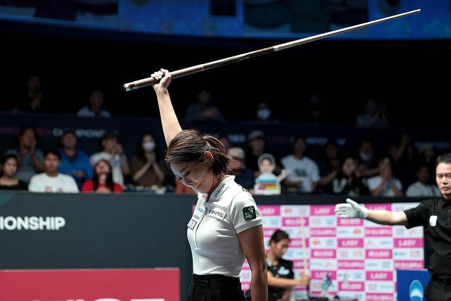 승리의 세리머니를 펼치는 김가영