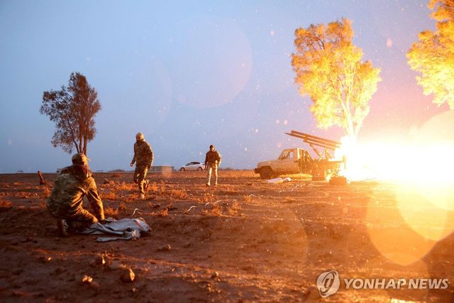 쿠르드 민병대 공격하는 시리아 정부군