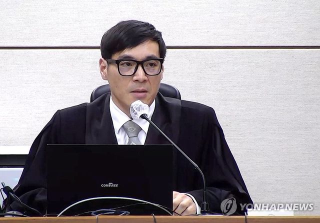 윤석열 '체포 방해' 등 1심 징역 5년 선고