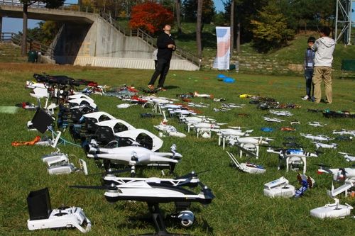 드론 동호회 모임 장면