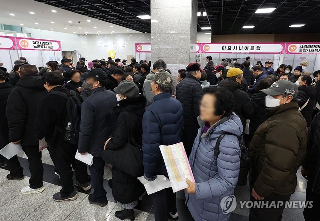 일자리 찾는 어르신들