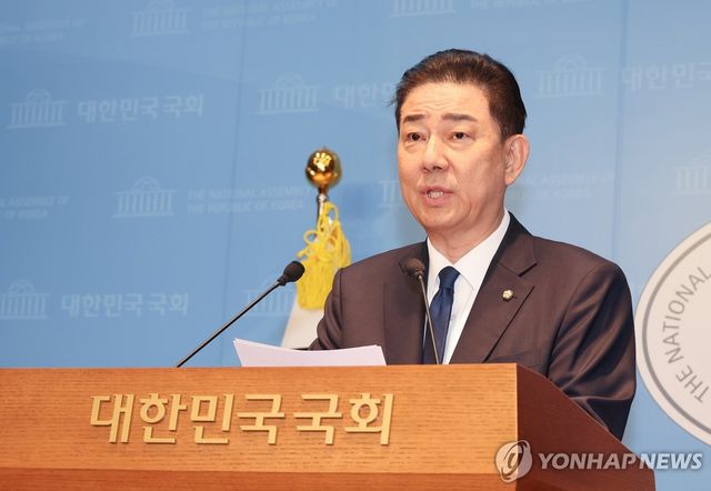 기자회견 하는 김병기 의원