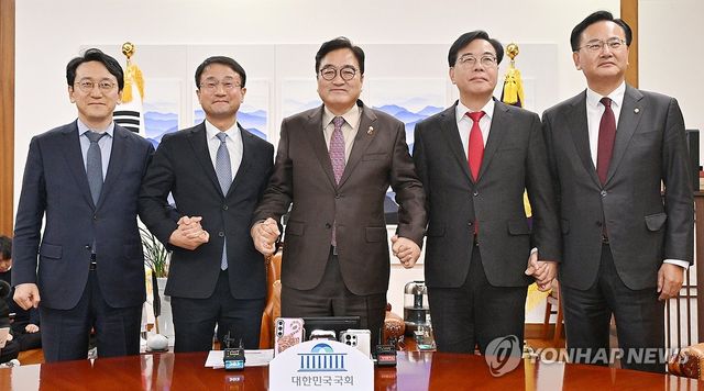 국회의장실에서 열린 국회의장-양당 원내대표 회동