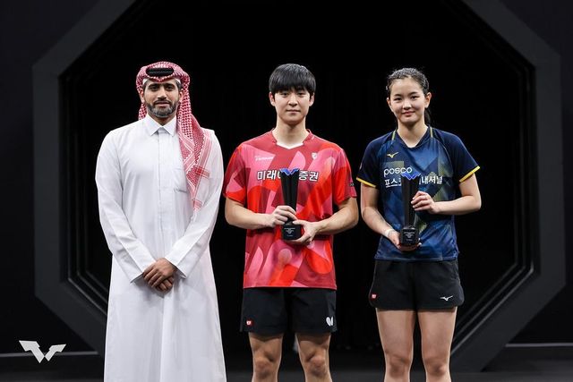 WTT 스타 컨텐더 도하 혼합복식 준우승을 합작한 박강현(중앙)과 김나영(오른쪽).
