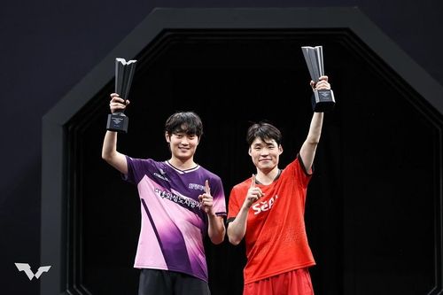 WTT 스타 컨텐더 도하 남자복식 우승을 차지한 장우진(오른쪽)과 조대성