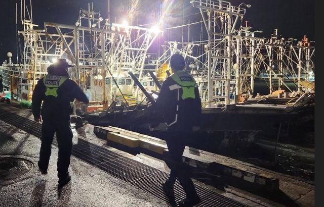 해안 순찰하는 해경