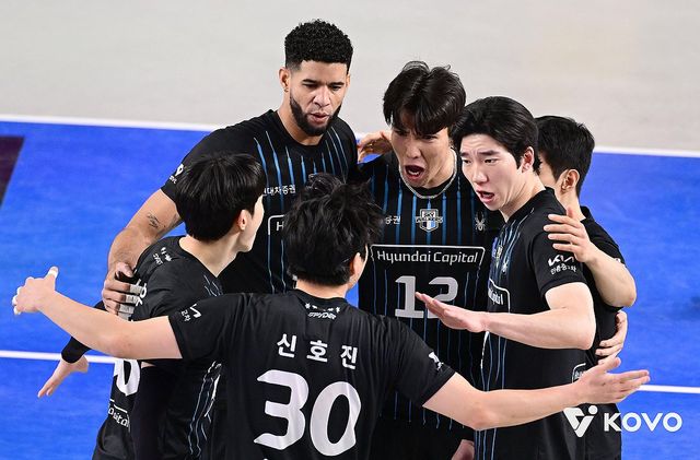 현대캐피탈, KB손보에 역전승