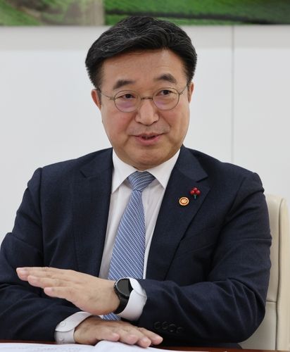 정책 설명 나선 윤호중 행안부 장관
