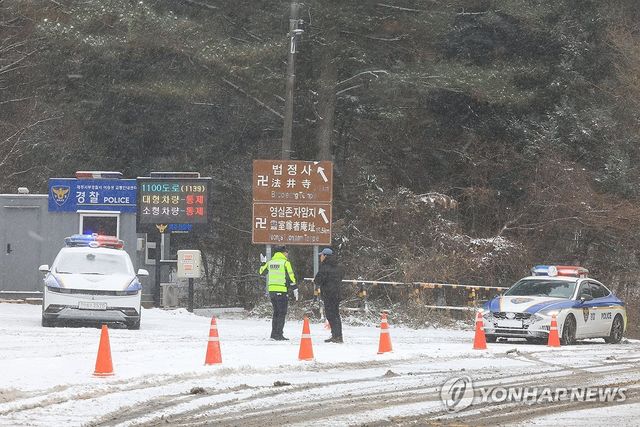 폭설에 제주 주요 산간도로 통제