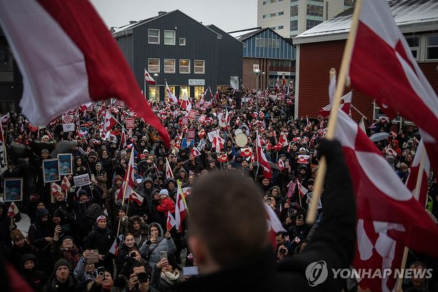 그린란드에서 지난 17일 벌어진 반트럼프 시위