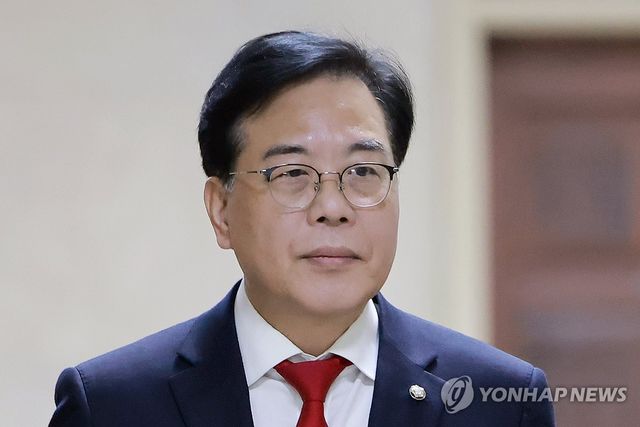 운영위원장실로 향하는 송언석 원내대표