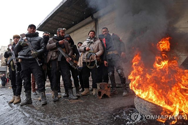 지난 18일(현지시간) 시리아 동부 라카의 정부군 병력