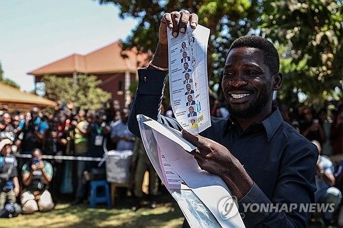 우간다 야당 대선후보 보비 와인 