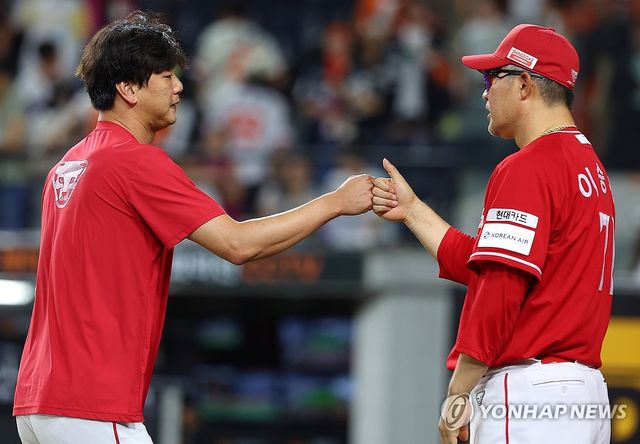 김광현 격려하는 이숭용 감독