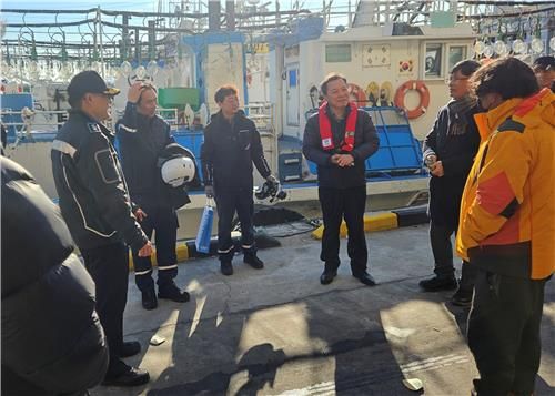 강릉해경, 겨울철 원거리 조업선 안전 점검