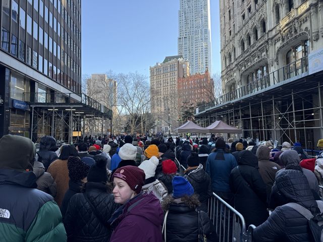 맘다니 취임행사 입장하는 뉴욕커들