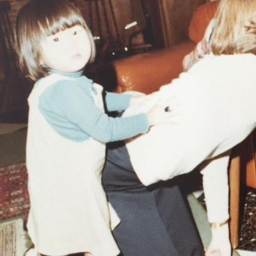 이모와 함께 있는 어린 시절 박순영 씨