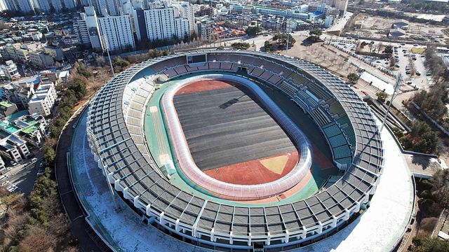 비닐 트랙 설치된 의정부종합운동장