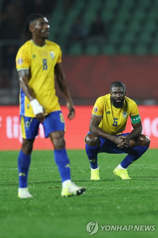 망연자실 만가(오른쪽)