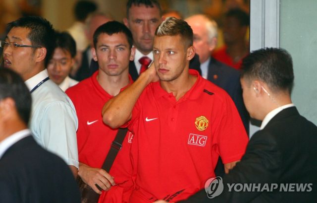 멋진 헤어스타일은 여전한 앨런 스미스