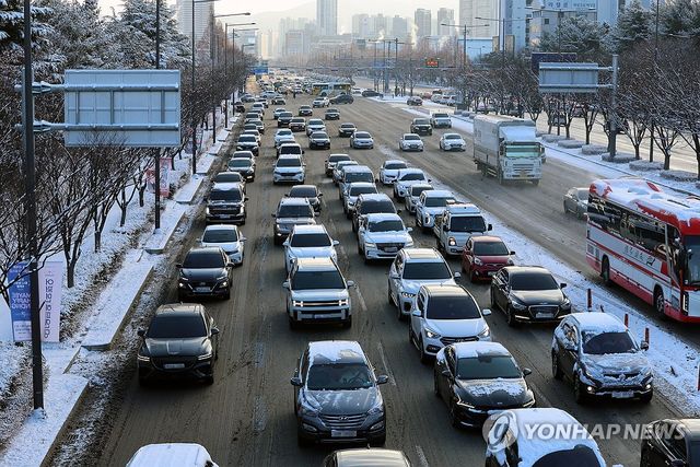 눈 내린 새해 첫 출근길