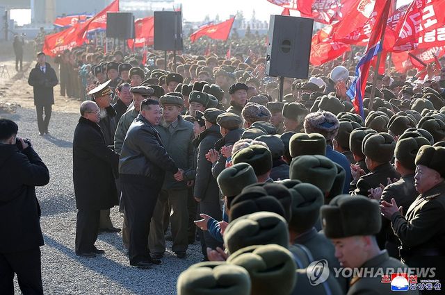 김정은, 신의주온실종합농장 건설장 시찰