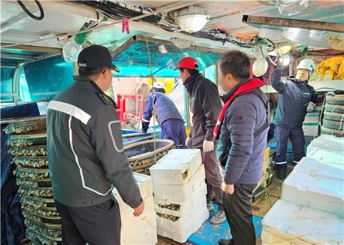 강릉해경, 겨울철 원거리 조업선 안전 점검