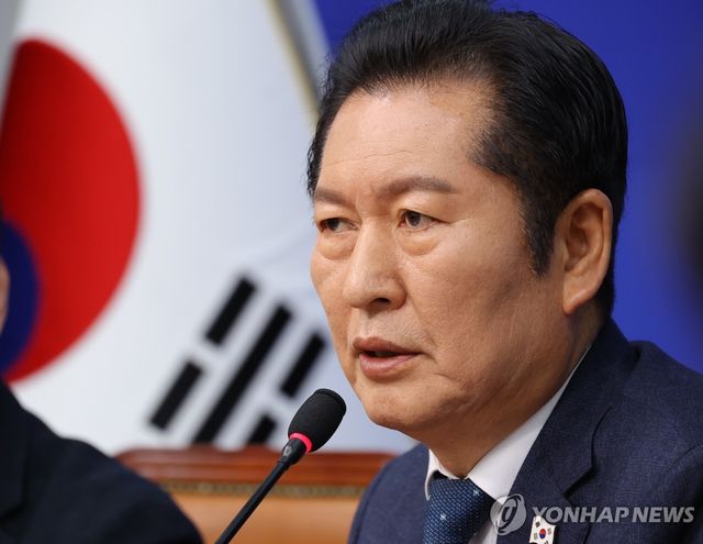 발언하는 정청래 대표