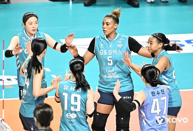 득점 후 기뻐하는 GS칼텍스 선수들