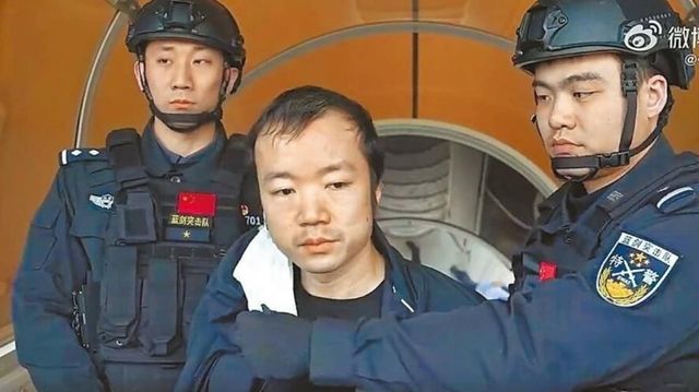 중국에 송환된 프린스그룹 회장 천즈