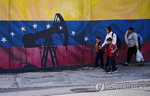 베네수엘라 국기와 석유 펌프를 겹쳐서 그린 벽화