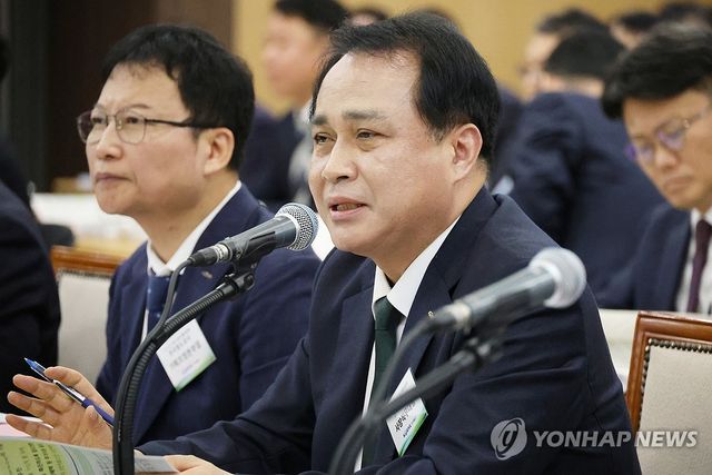 답변하는 한국철도공사 정정래 사장직무대행