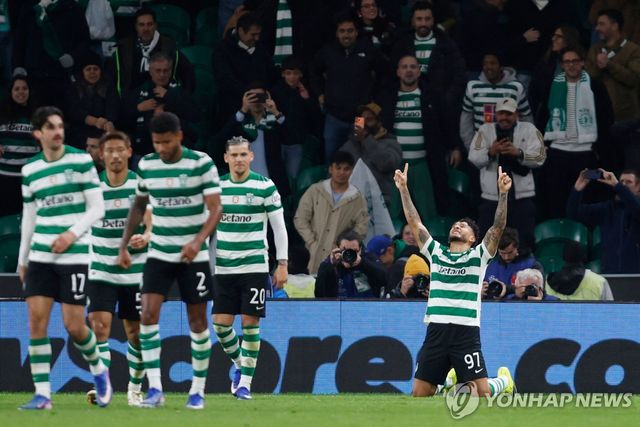 세리머니 하는 수아레스.