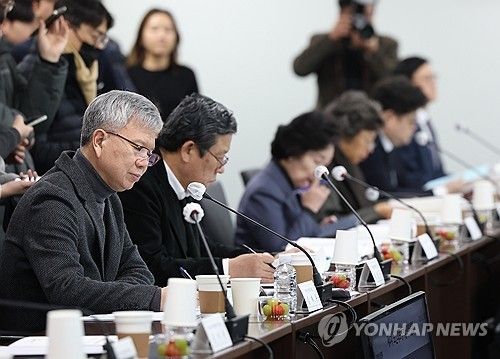 제4차 보건의료정책심의위 참석한 김택우 의협회장