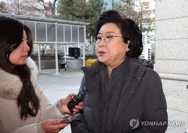 질문에 답변하는 이혜훈 후보자