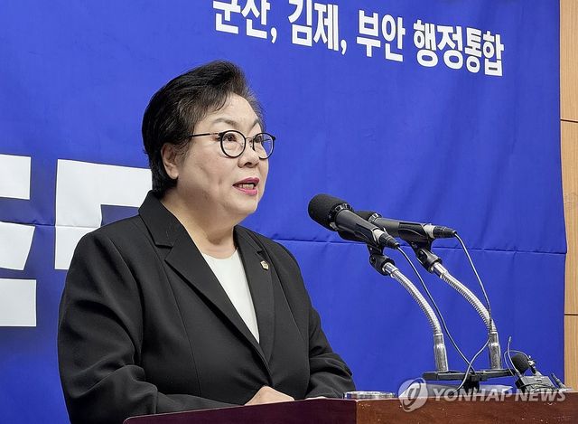 기자회견하는 박정희 전북도의원