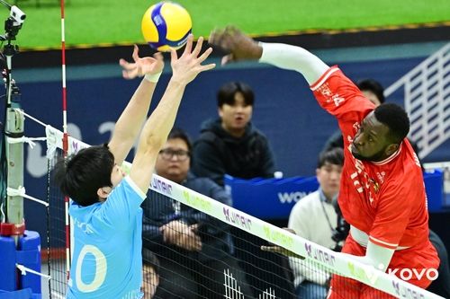 공격하는 한국전력의 베논(오른쪽)