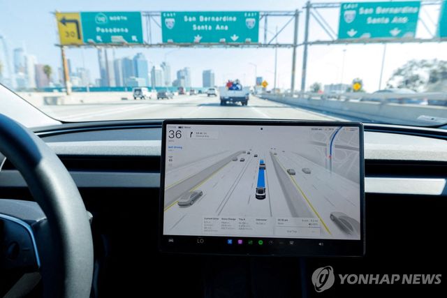 FSD 소프트웨어로 주행 중인 테슬라 모델3