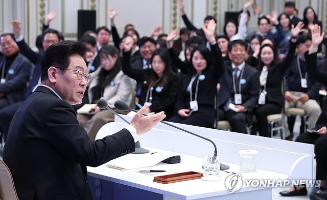 질문 받는 이재명 대통령