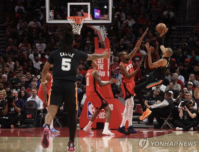 휴스턴과 샌안토니오의 경기 모습